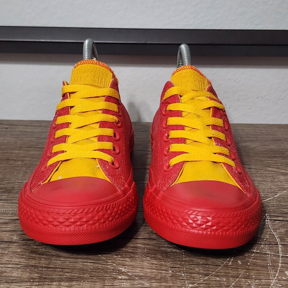 Converse Chuck Taylor All-Star Low Top Women’s Athletic Shoes Sneakers Size 7 - Picture 2 of 9